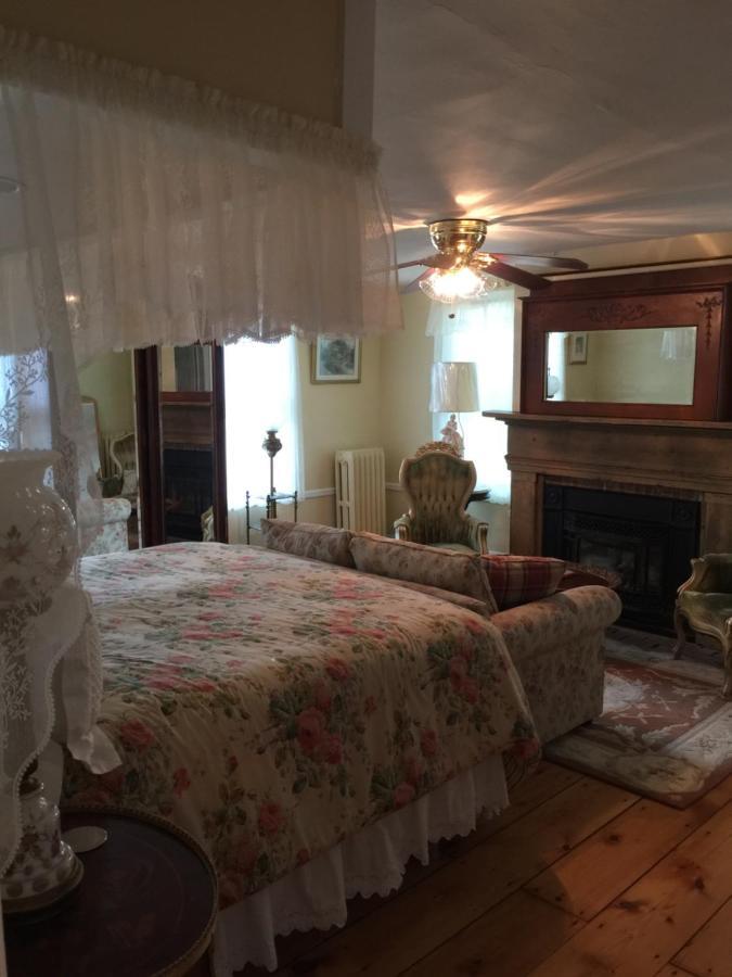 The Red Hook Country Inn, An "Old Rhinebeck" Bed & Breakfast Экстерьер фото